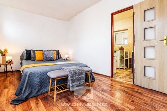 Dům (242 m2) s byty 4+kk (95,4 m2) a 3+kk (146,8 m2) v OV, Č - 4