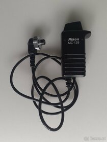 NIKON F70 + kabelová spoušť Nikon MC-12B - 4