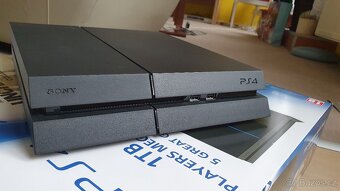 SONY PlayStation 4 + PlayStation VR + PS CAMERA + HRY - 4