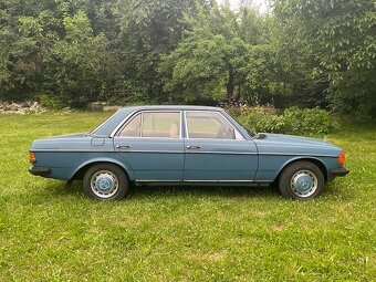Mercedes W123 200D - 4