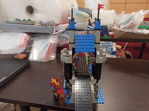 LEGO Castle 6078 Royal Drawbridge - 4