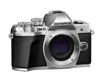 Olympus OM-D mark III + objektiv M.Zuiko 14-42 f/3.5 -5,6 II - 4