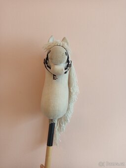 Larden Hobby Horse Lady - 4