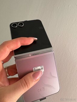 Samsung Galaxy Z Flip6 - 4