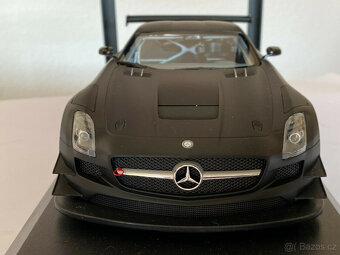 1:18 Mercedes SLS AMG Matt Schwarz Minichamps Lim.ed. - 4