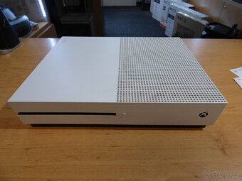 Xbox One S 500GB s příslušenstvím - 4