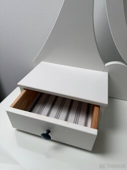 Toaletní stolek se zrcadlem IKEA + stolicka - 4