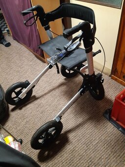 Invalidní chodítko. - 4