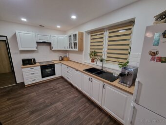 Vzorková kuchyňská sestava venkovského stylu v matném dekoru - 4