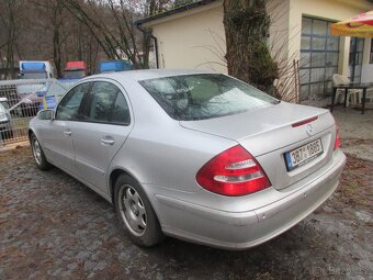 Mercedes Benz 220 - 4