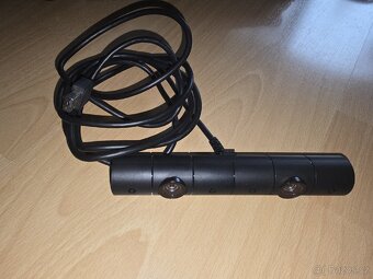 PS4 PRO 1TB + 2 Hry,2 ovladače,kamera a originál balení - 4