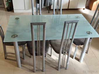 Jídelní stůl a 6 židlí - 4
