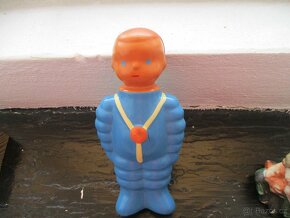 Gumová hračka ,,KOSMONAUT,,od Libuše Niklové - 4