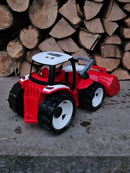 Plastový traktor - 4