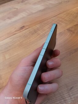 Samsung Galaxy Z Flip6 - 4