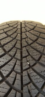 Goodyear Ultragrip 9 185/60 R15 84T 5,5 - 6,5 mm - 4