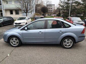 Ford Focus 1.6 16V Ghia - 4