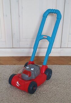 Dětský vysavač Playskool – jezdí a "uklízí" - 4