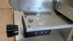 Nářezový stroj - nářezák RM Gastro GMS 275, šnekový - 4
