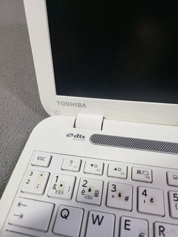 Dvojice notebooků – HP a Toshiba s kompletním balením - 4