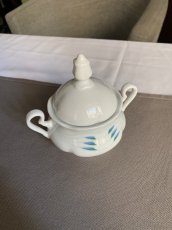 Porcelánové talíře, mísy, omáčníky atd. Sada není kompletní - 4