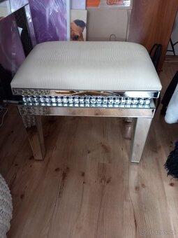 Prodam nadherny toaletni stolek vcetne lampy - 4