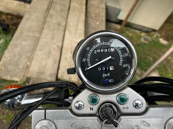 Suzuki GZ 250 Marauder - 4