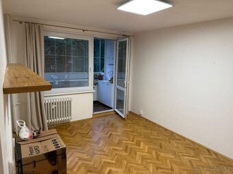 Dlouhodobý pronájem bytu 2+1 68m2 se zaskleným balkónem - 4