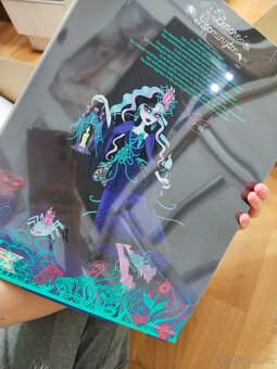 Monster high Lenore Loomington sběratelská panenka - 4