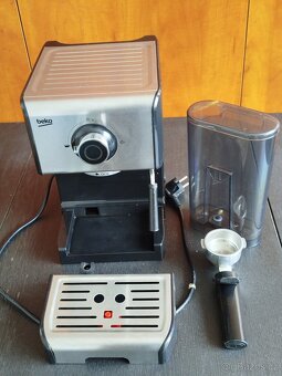 PÁKOVÝ TLAKOVÝ KÁVOVAR BEKO CEP5152B 1200W - 4