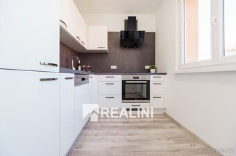 Nadstandartní byt 2+1 s lodžií po kompletní rekonstrukci - 4