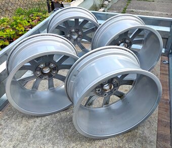 Zánovní kola 18” Modus originál Škoda 8jx18, et 44, 5x112 - 4