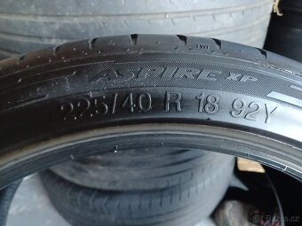225/40/18 letni 2kusy vzorek 6mm - 4