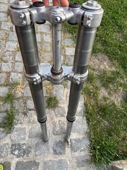 Přední tlumiče - 4