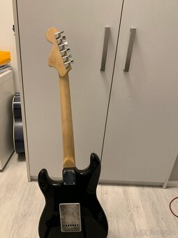 Fender Stratocaster Replika - 4