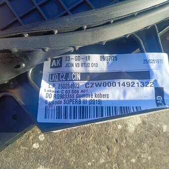 Koberečky a plastová vana do Superb combi 3 - 4