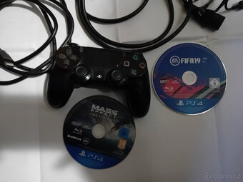 Sony Playstation 4 PRO - HDD 1TB + příslušenství - 4
