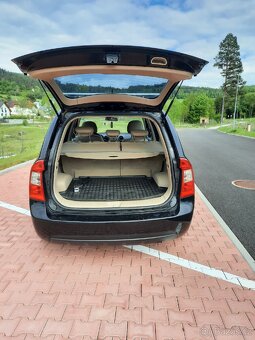 Kia Carens - 4