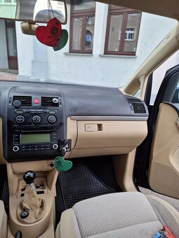 Vw Touran 2 Litr benzín 7 míst - 4