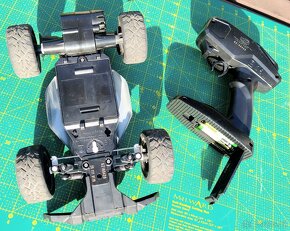Rezervace. Terénní auto na dálk.ovl. Sand Rider 1:24 oranž - 4