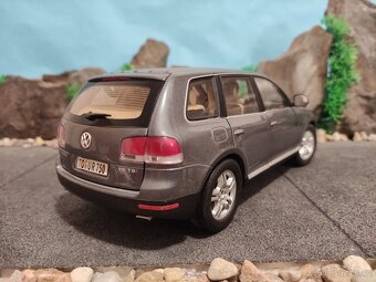 Prodám model 1:18 Volkswagen Touareg - 4