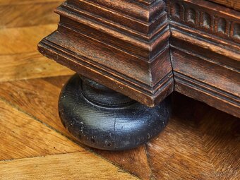 Vlámská renesanční skříň z dubu s bohatou řezbou - 4