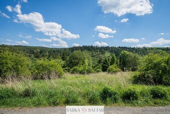 Prodej pozemku 1200m2 k výstavbě RD s výhledem na les v oblí - 4