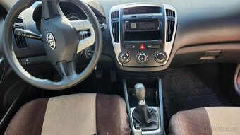 Kia ceed 2010.Tažné.Najeto 105 000 km. - 4