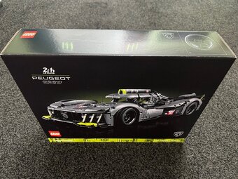 LEGO® Technic 42156 PEUGEOT 9X8 24H Le Mans Hybrid Hypercar - 4