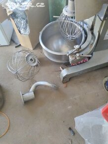 Starší robot SPAR - 4