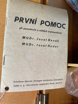 Lekárnička dřevěná nástěnná RETRO za 600 kč - 4