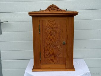 Velká dřevěná zdobená lékárnička masivní dřevo - 4
