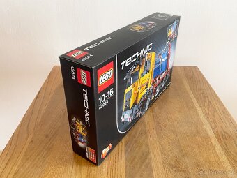 nové Lego Technic 42024 Nákladní vůz s kontejnerem - 4