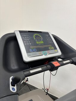 Technogym excite 700 led displej - 4
